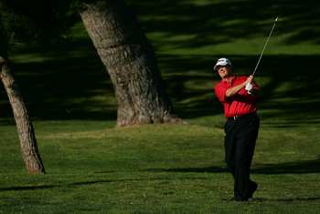 Peter Jacobsen playing golf